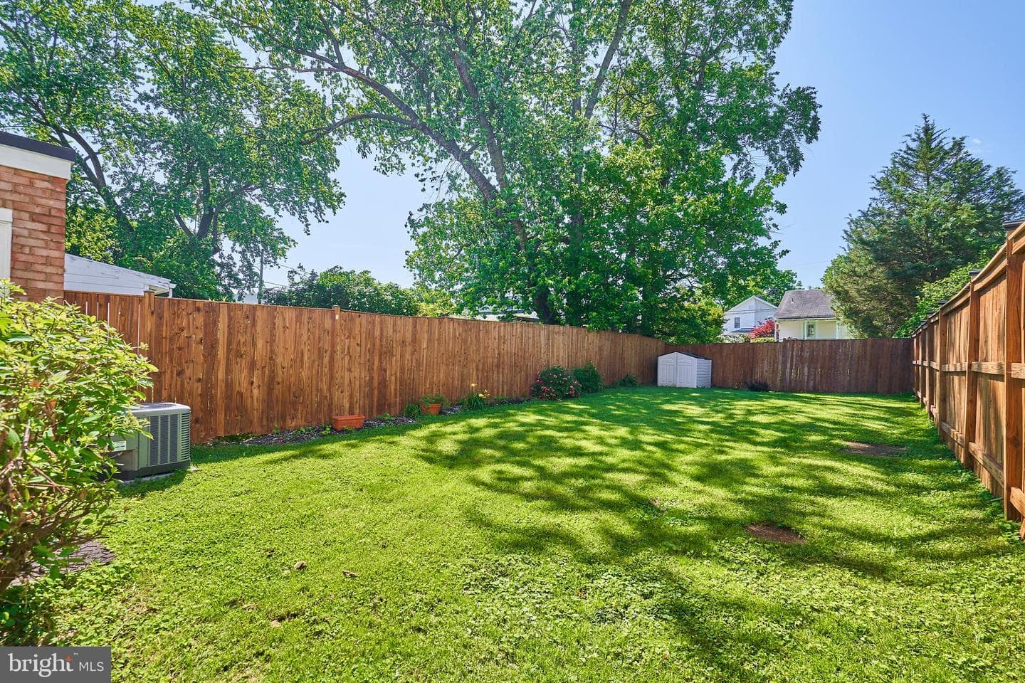 327 Laverne Avenue photo 28