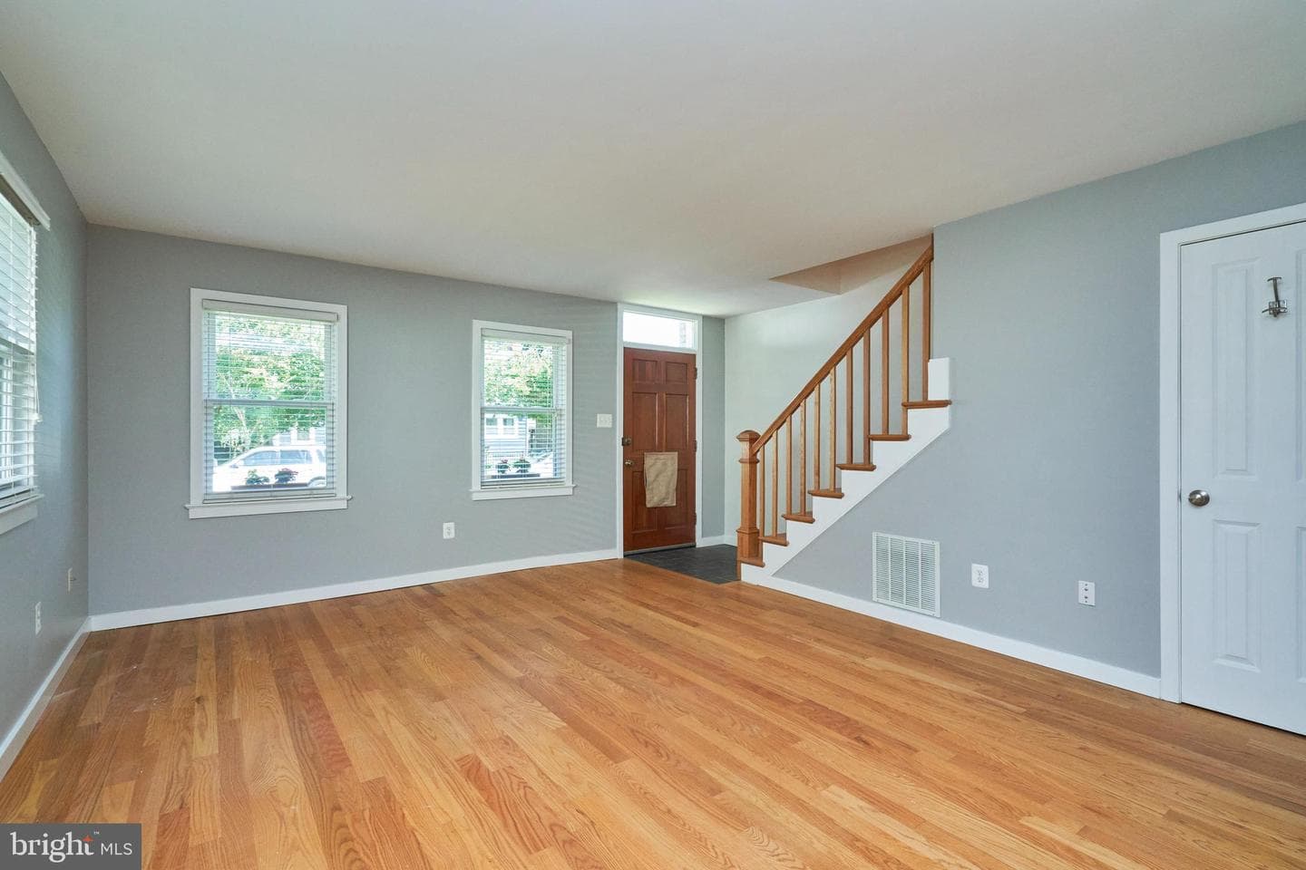 327 Laverne Avenue photo 8