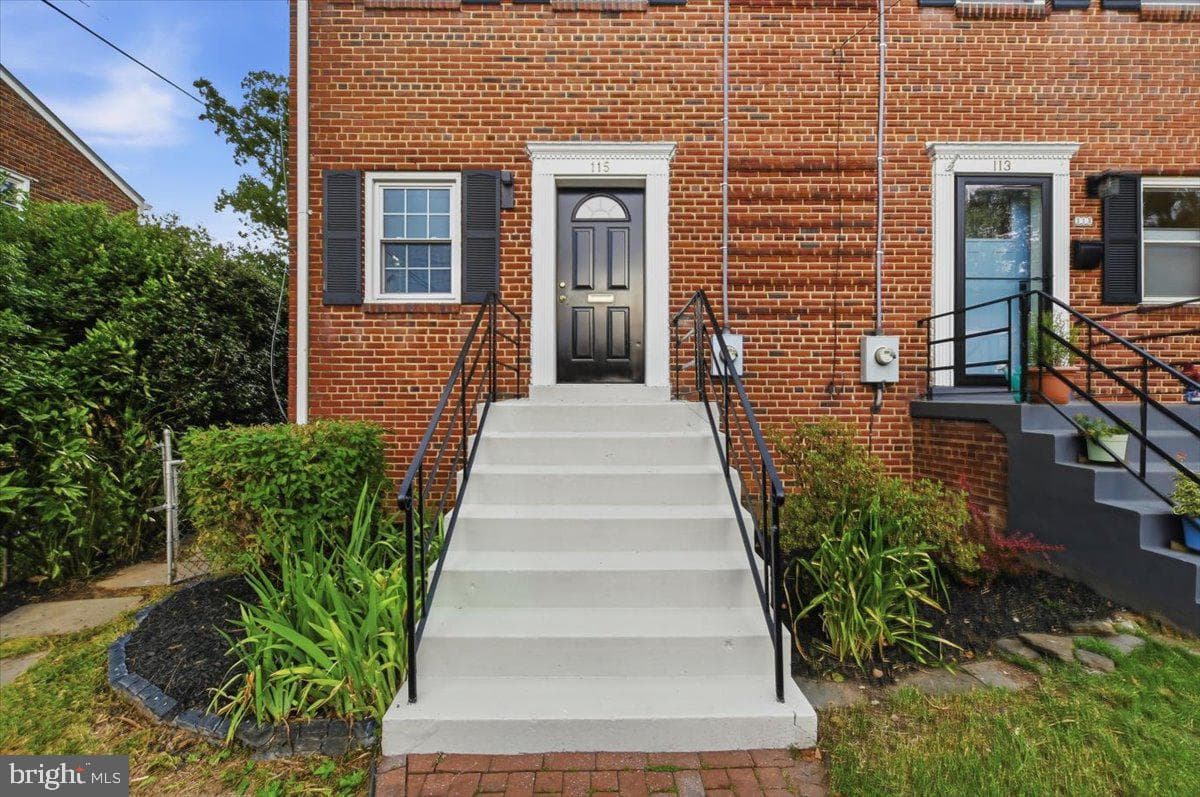115 S Iris Street photo 4