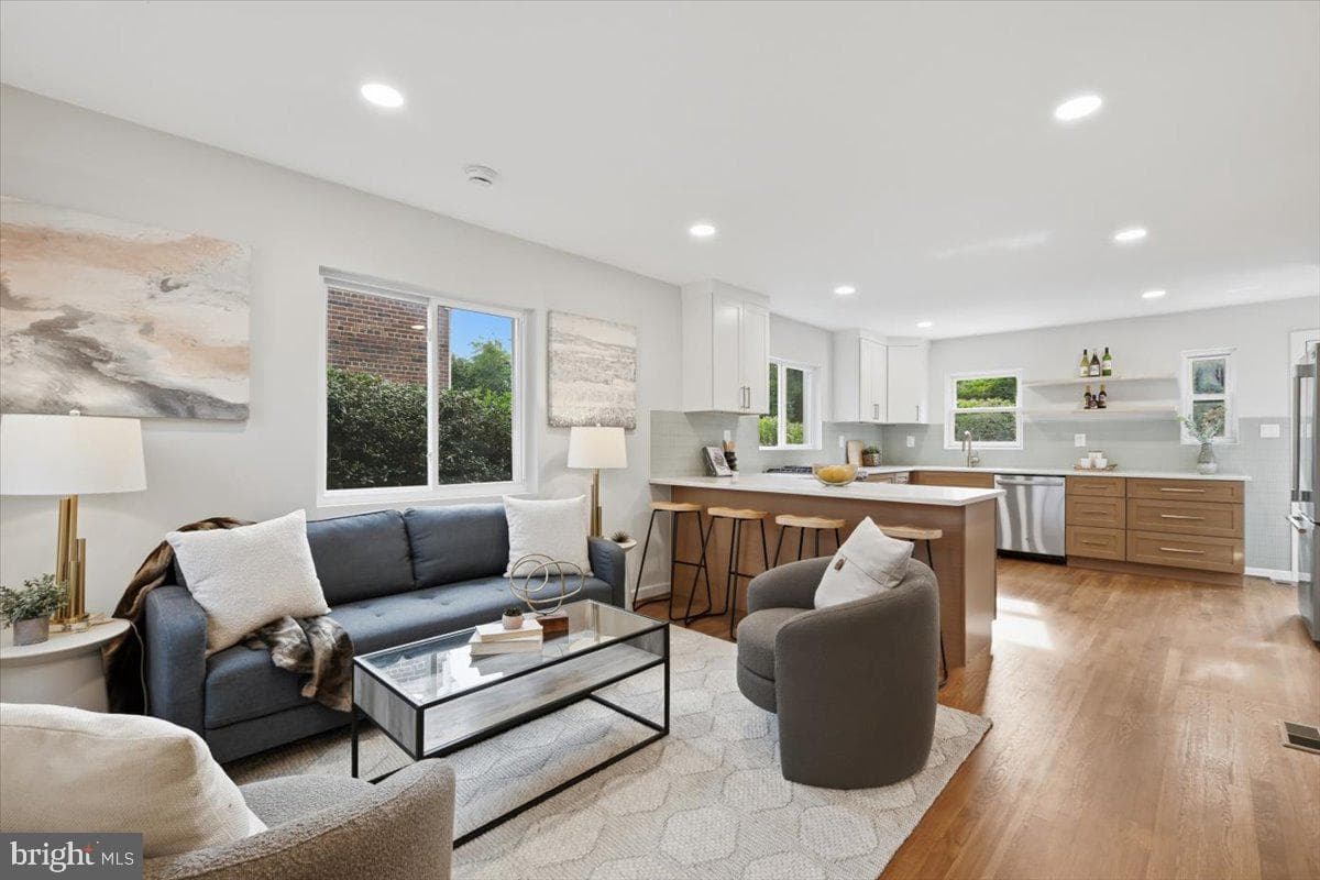 115 S Iris Street photo 5