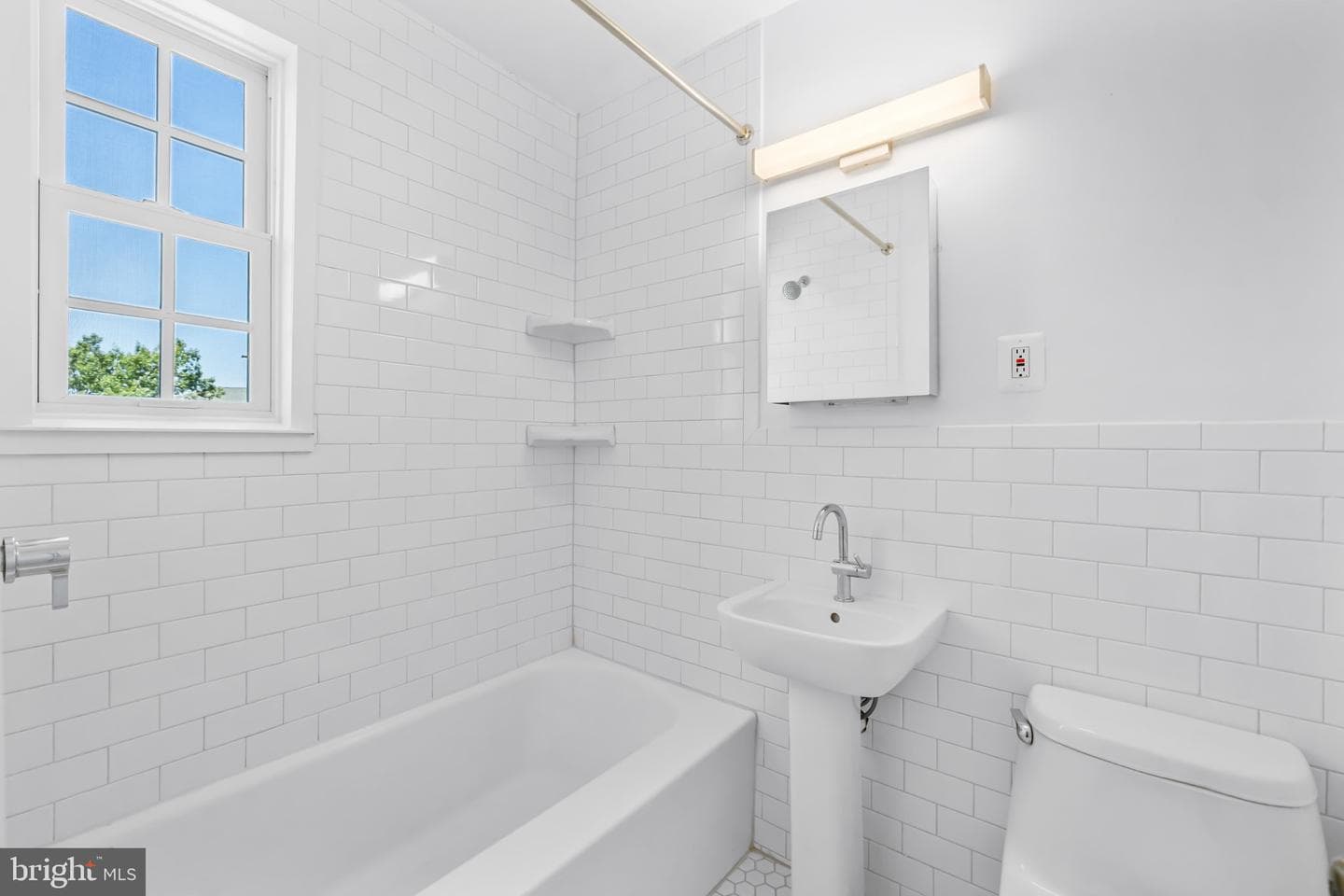 1630 W Abingdon Drive #302 photo 15