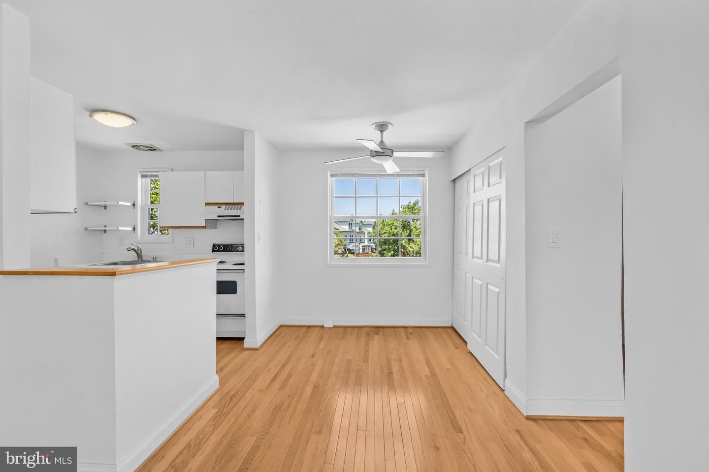 1630 W Abingdon Drive #302 photo 7