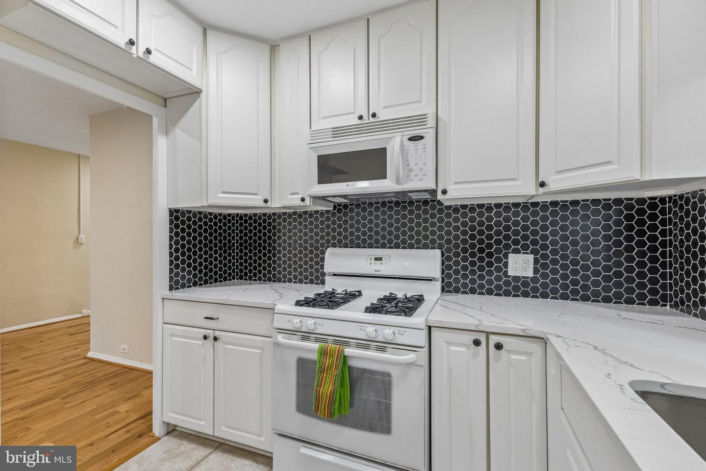 1024 Valley Drive photo 13