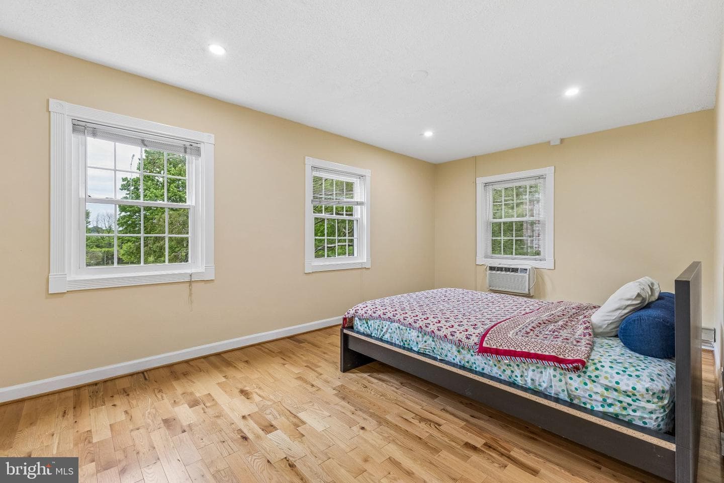 1024 Valley Drive photo 4
