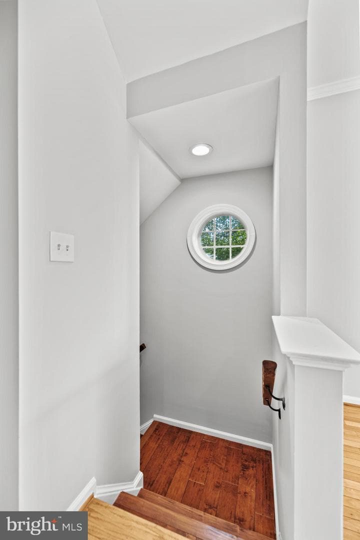 101 Martin Lane photo 14