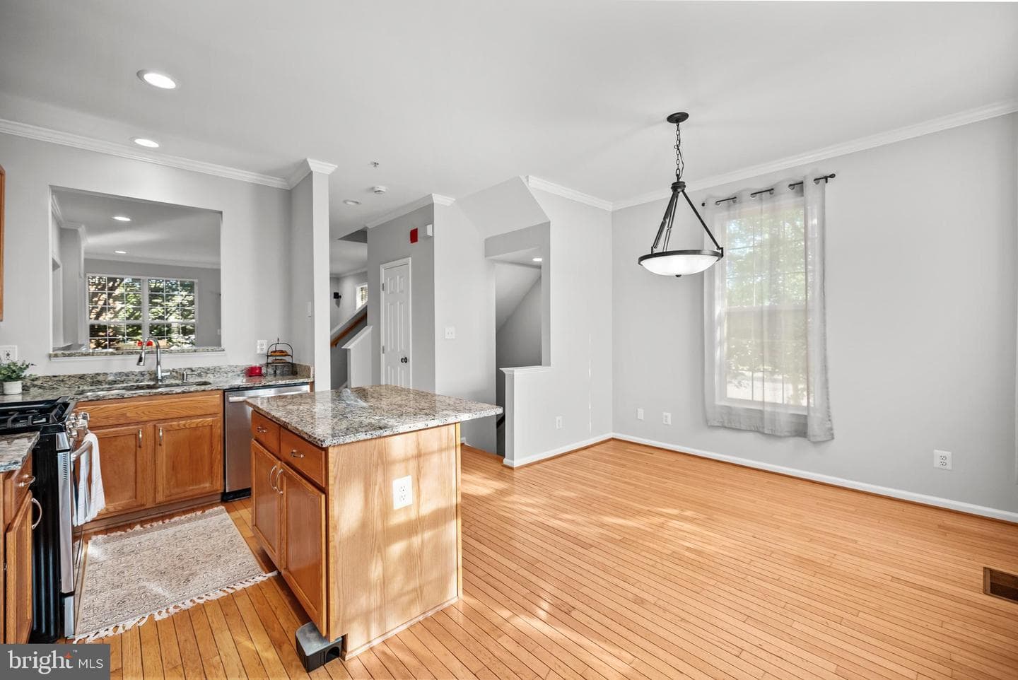 101 Martin Lane photo 22