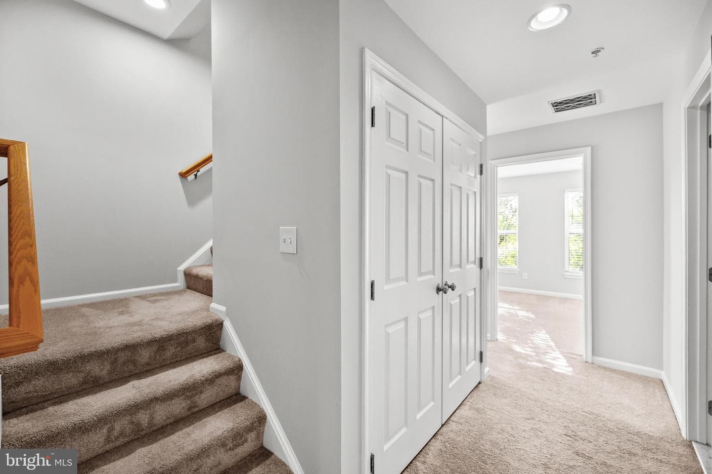 101 Martin Lane photo 54