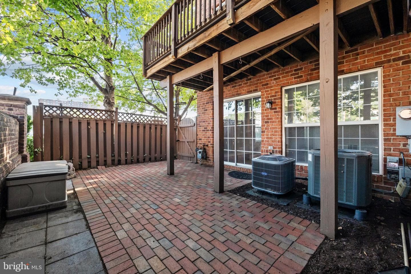 101 Martin Lane photo 71
