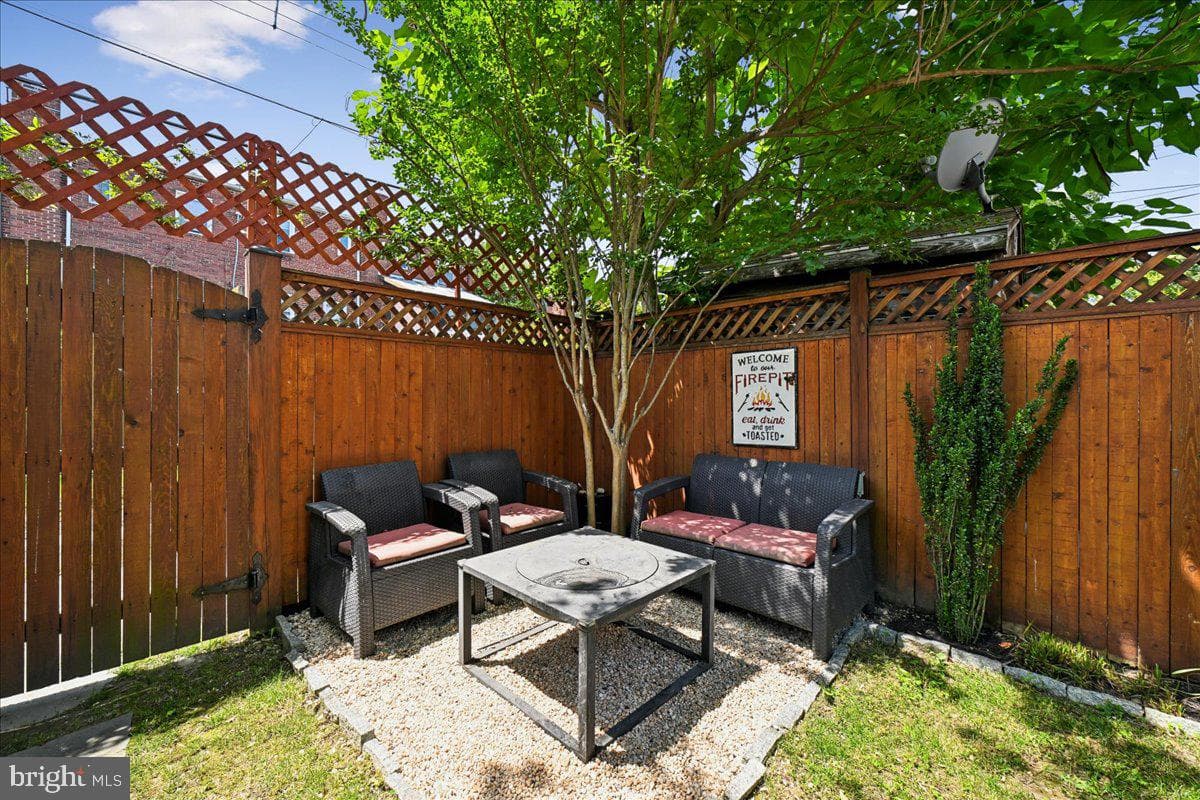 533 E Luray Avenue photo 4