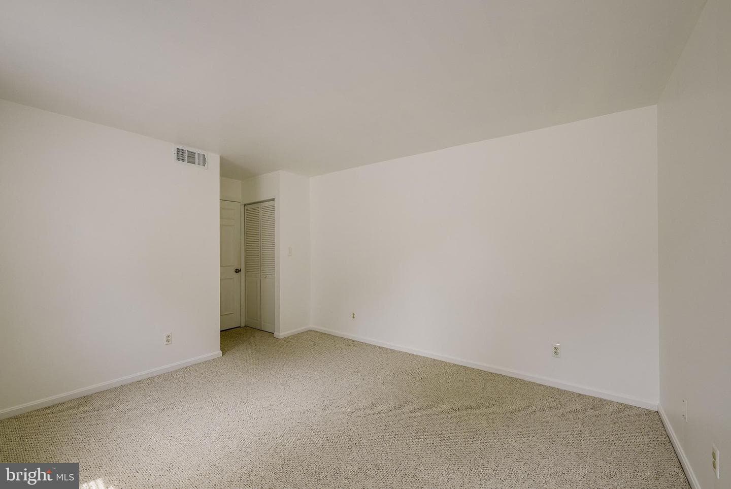 1403 E Abingdon Dr # 2 photo 16