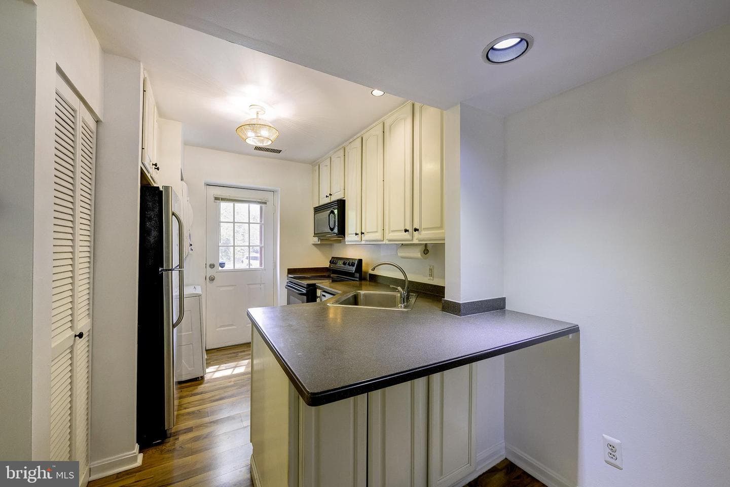 1403 E Abingdon Dr # 2 photo 9