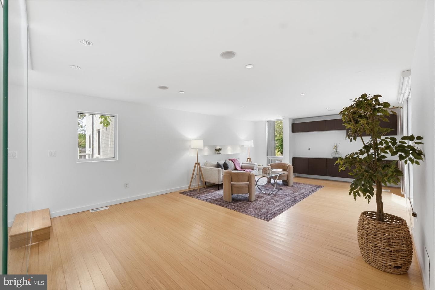 213 E Raymond Avenue photo 4