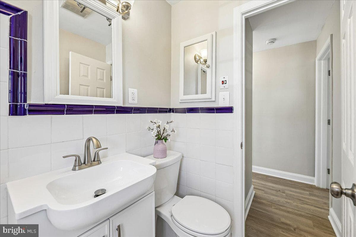1708 W Abingdon Drive #301 photo 16