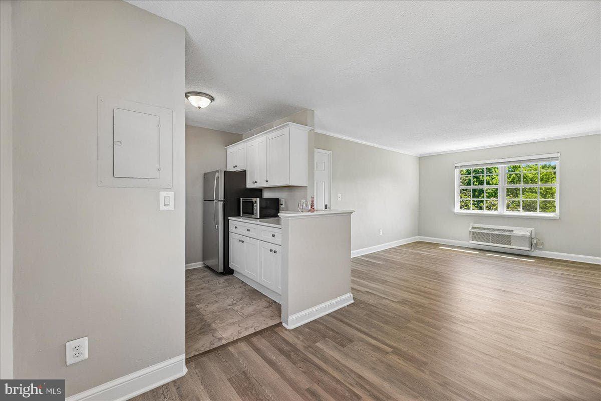 1708 W Abingdon Drive #301 photo 8