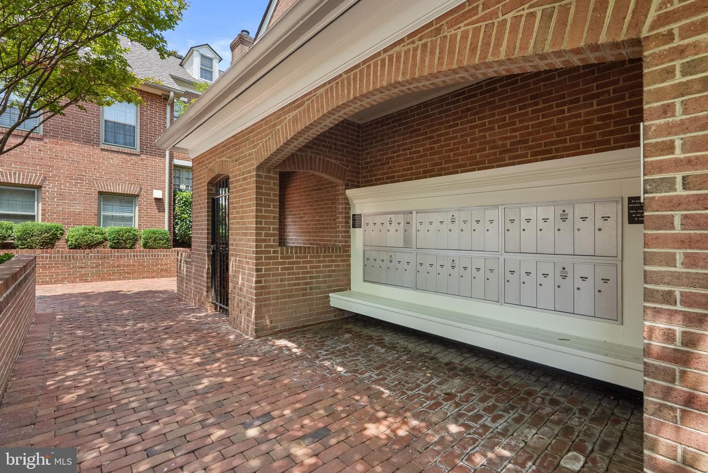 668 S Columbus Street photo 28