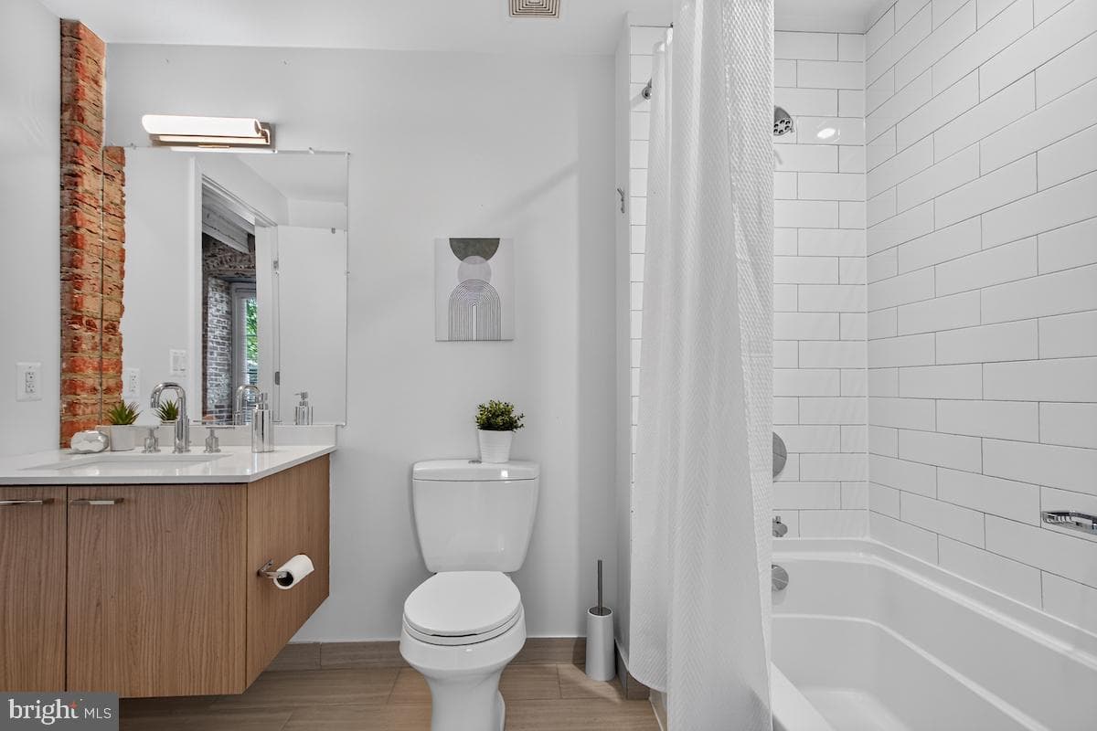 515 N Washington Street #105 photo 46