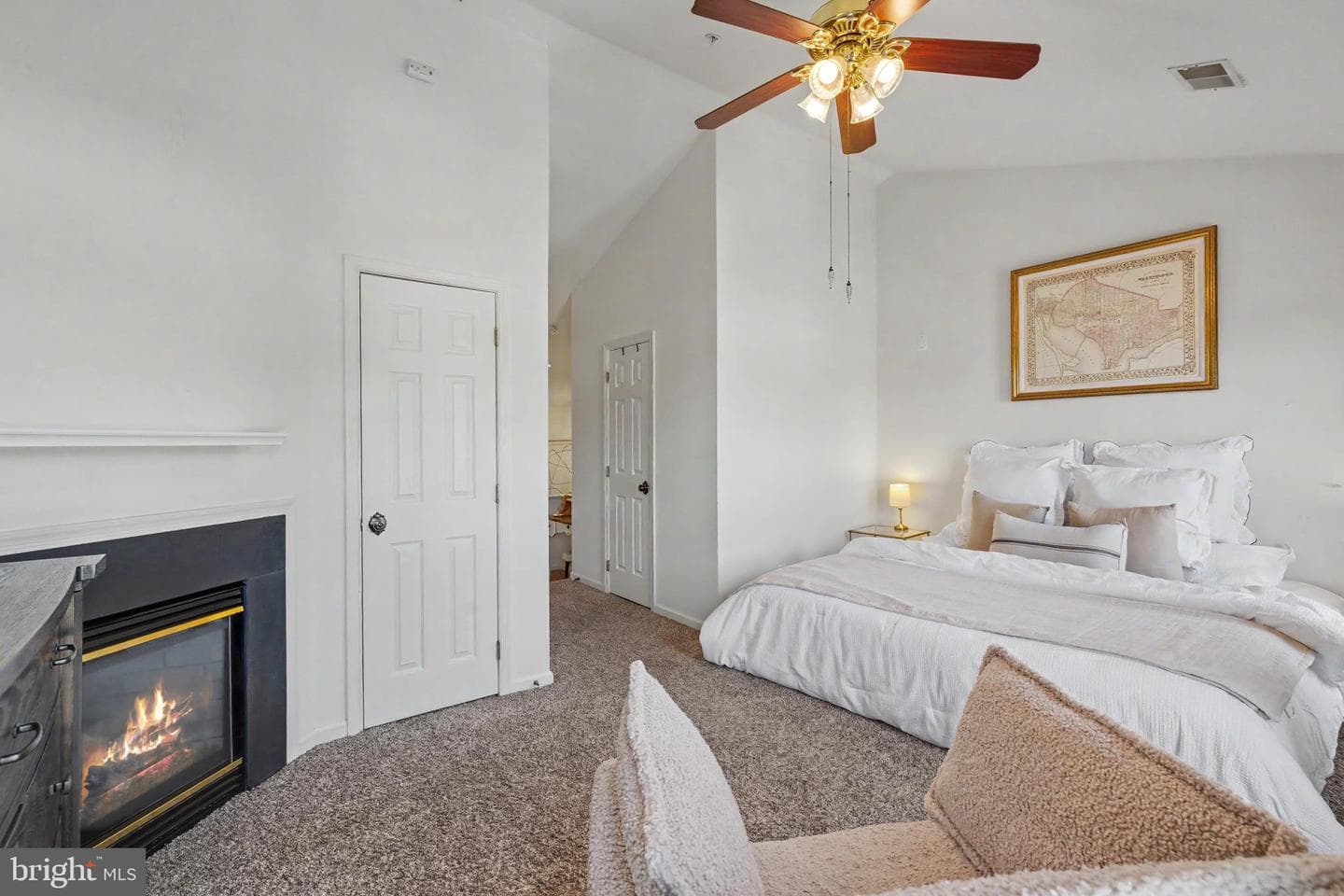 109 Martin Lane photo 58