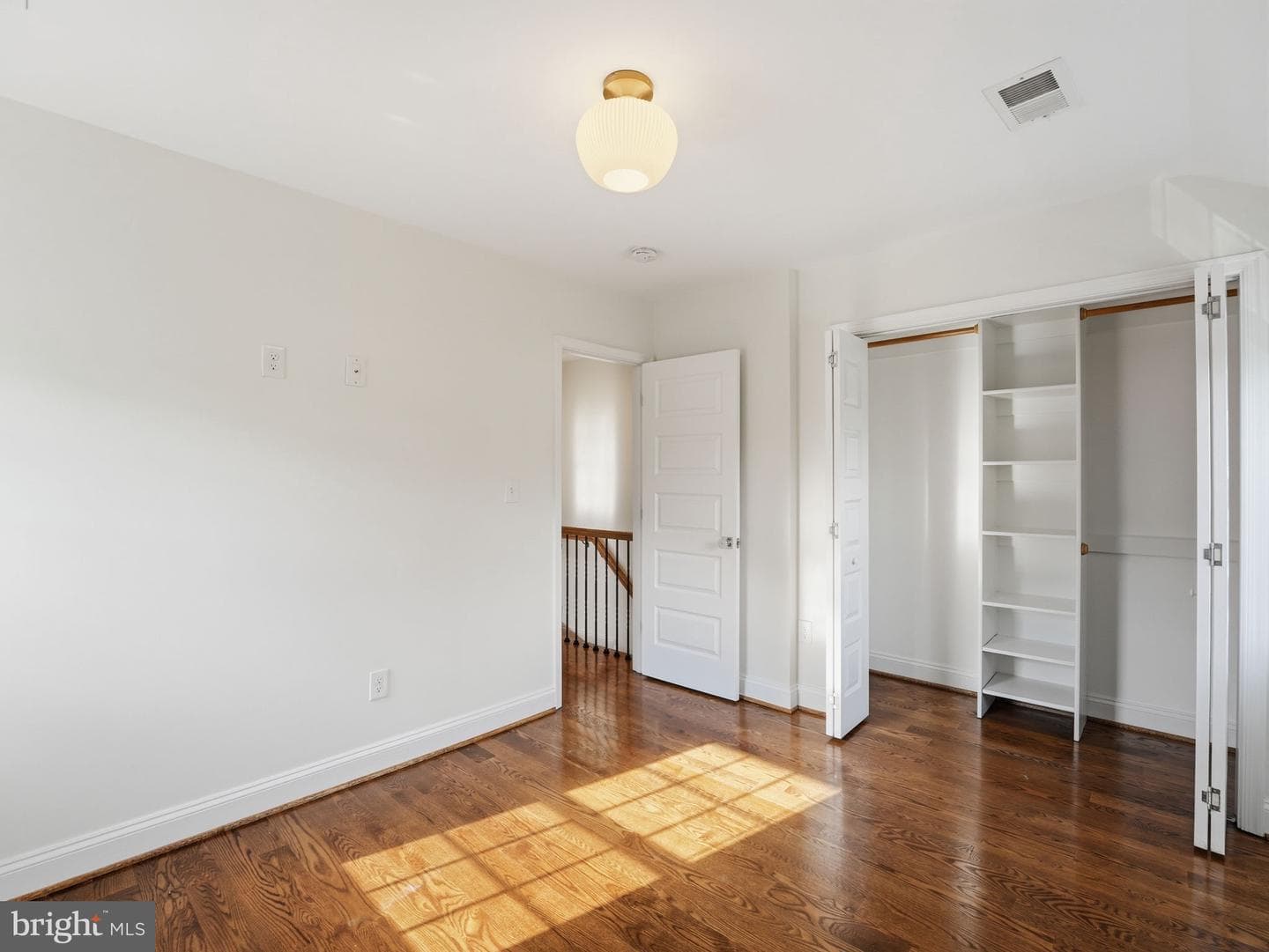 102 E Howell Avenue photo 31