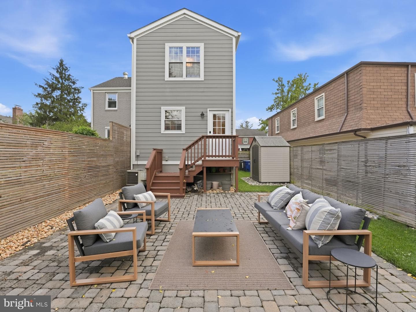 102 E Howell Avenue photo 39