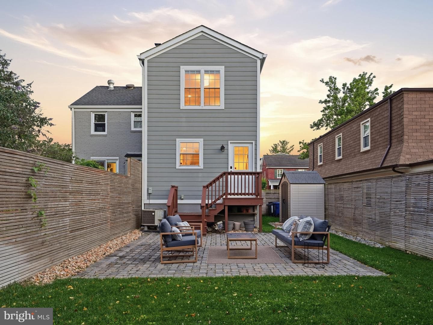 102 E Howell Avenue photo 42