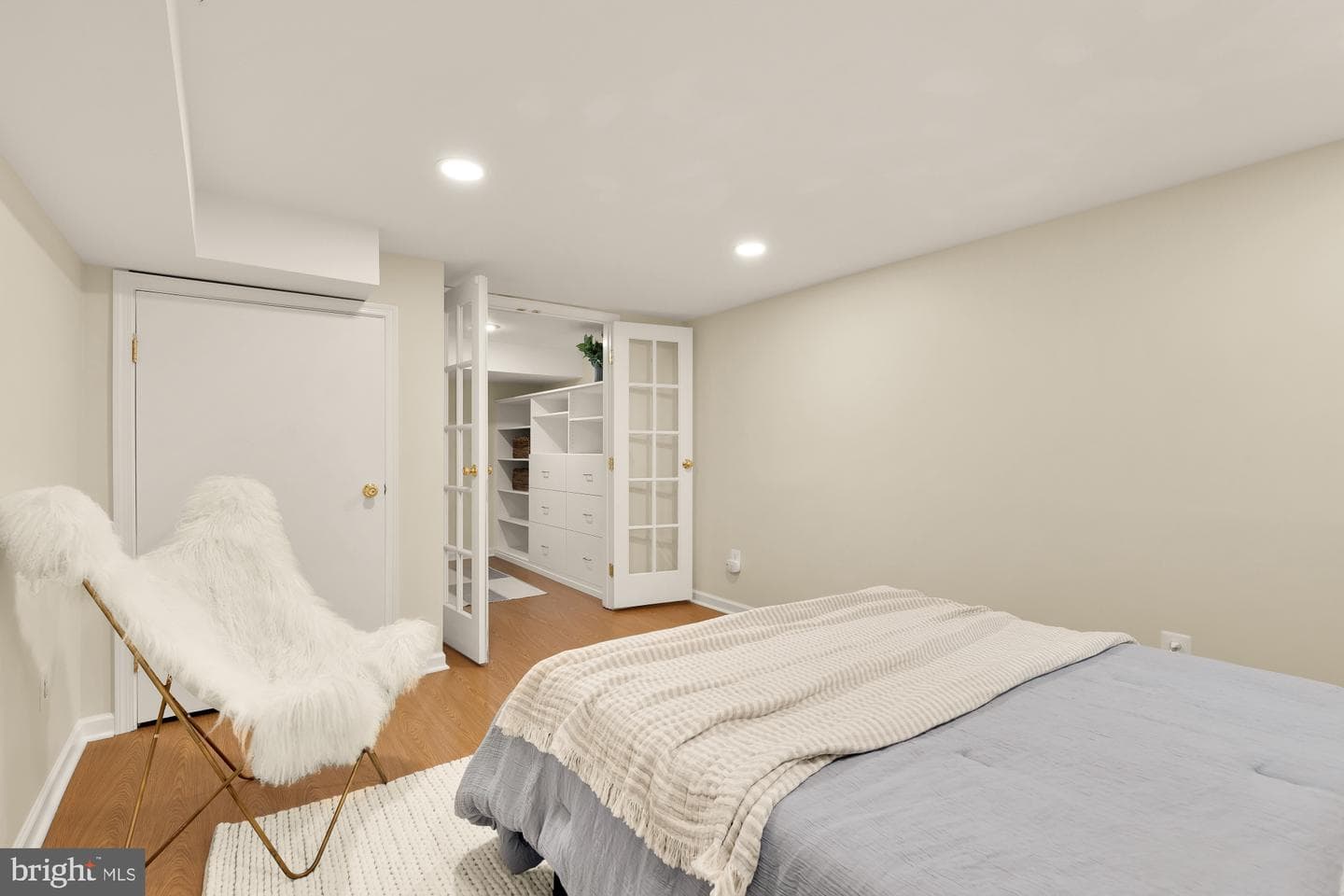 4147 Taney Avenue photo 24