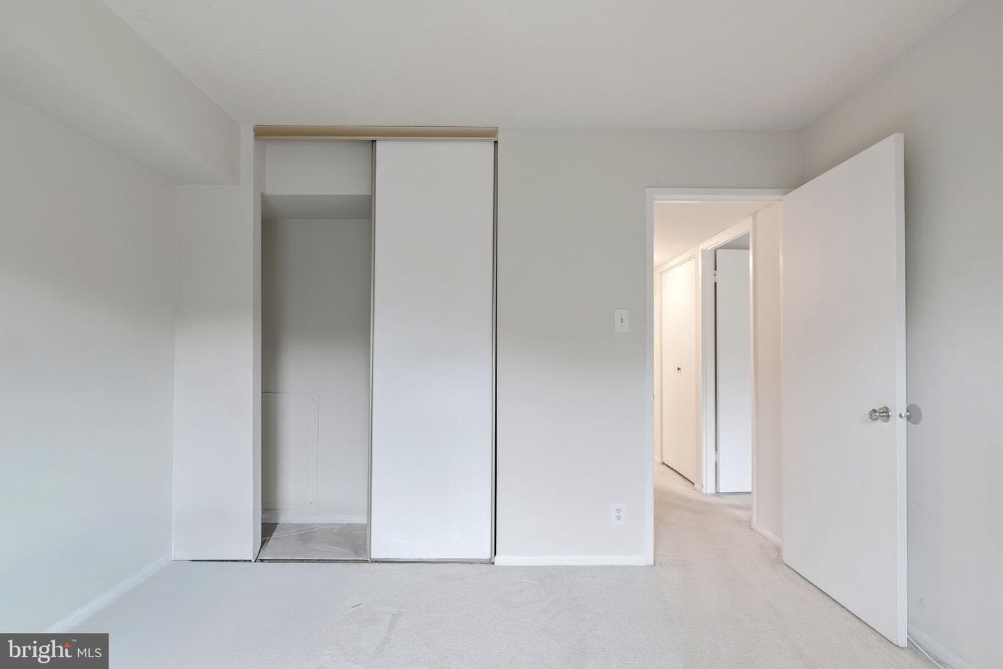 307 Yoakum Pkwy # 512 photo 28