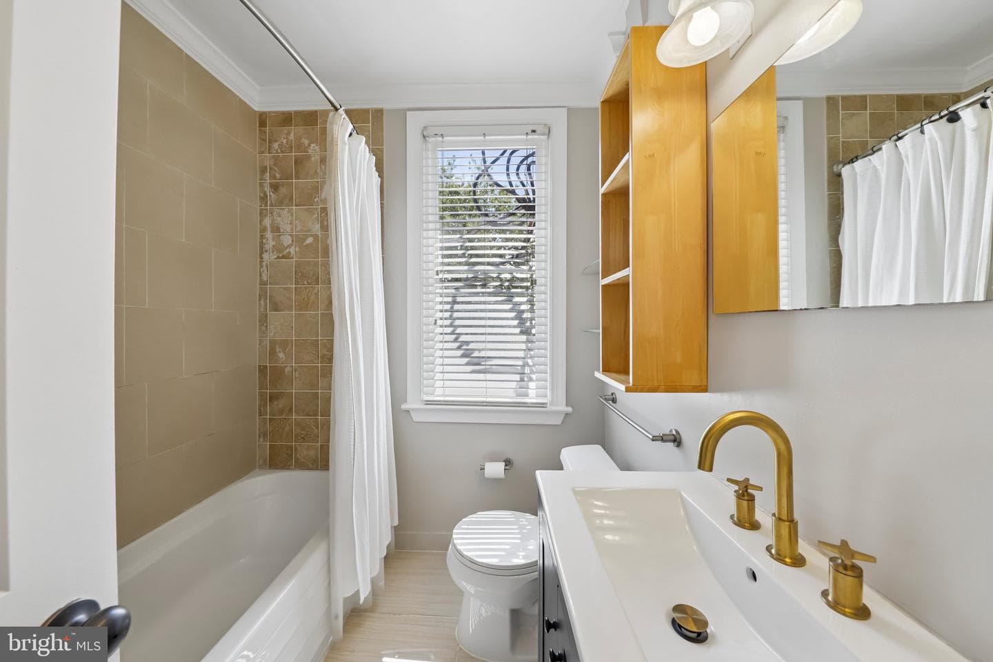 906 S Washington St # 207 photo 14