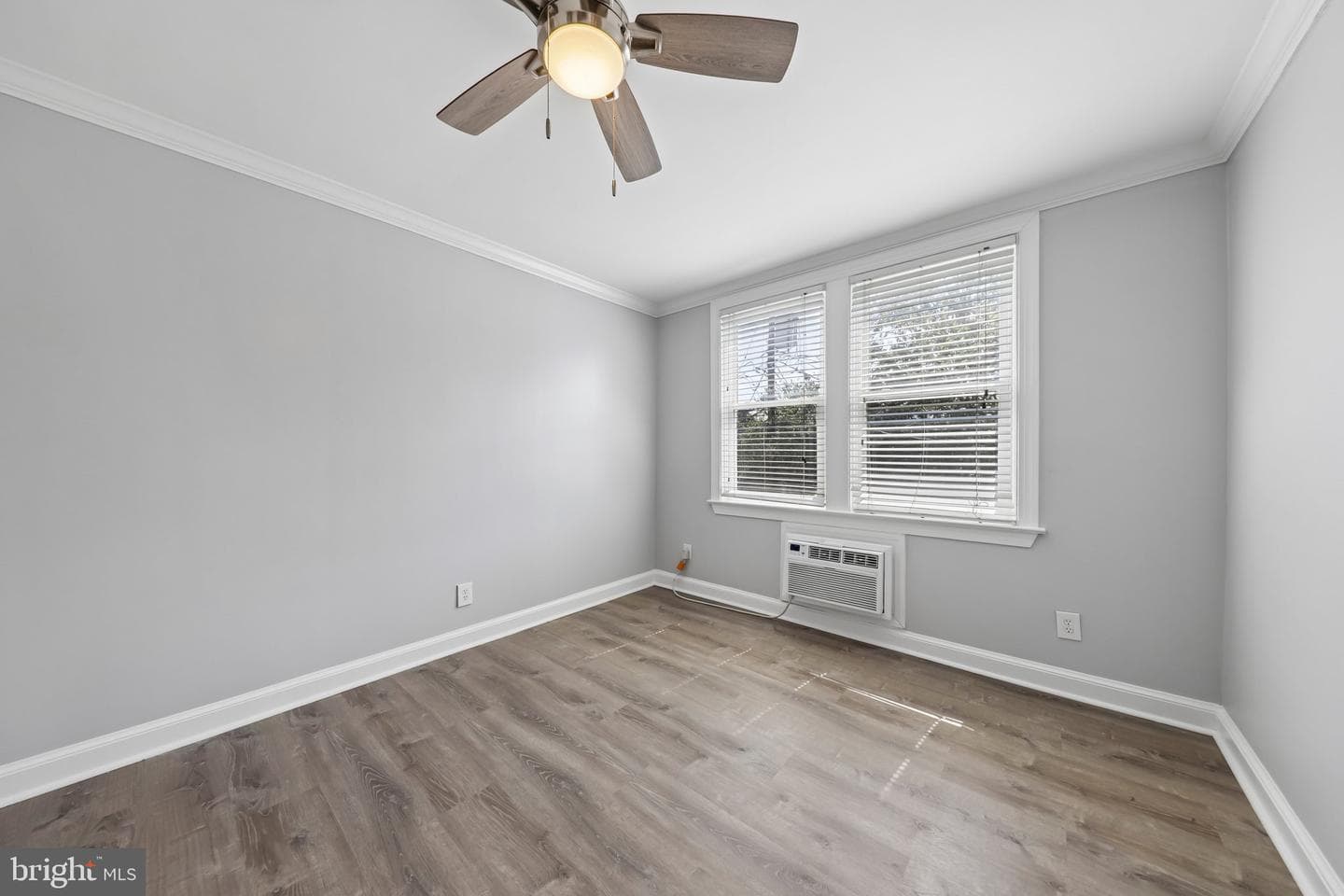 906 S Washington St # 207 photo 19