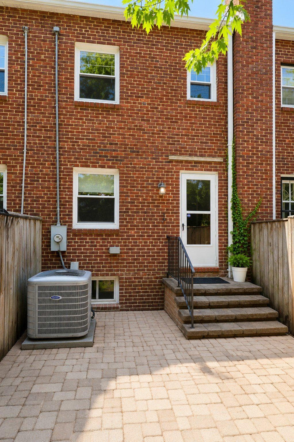 1725 Cameron Street photo 26