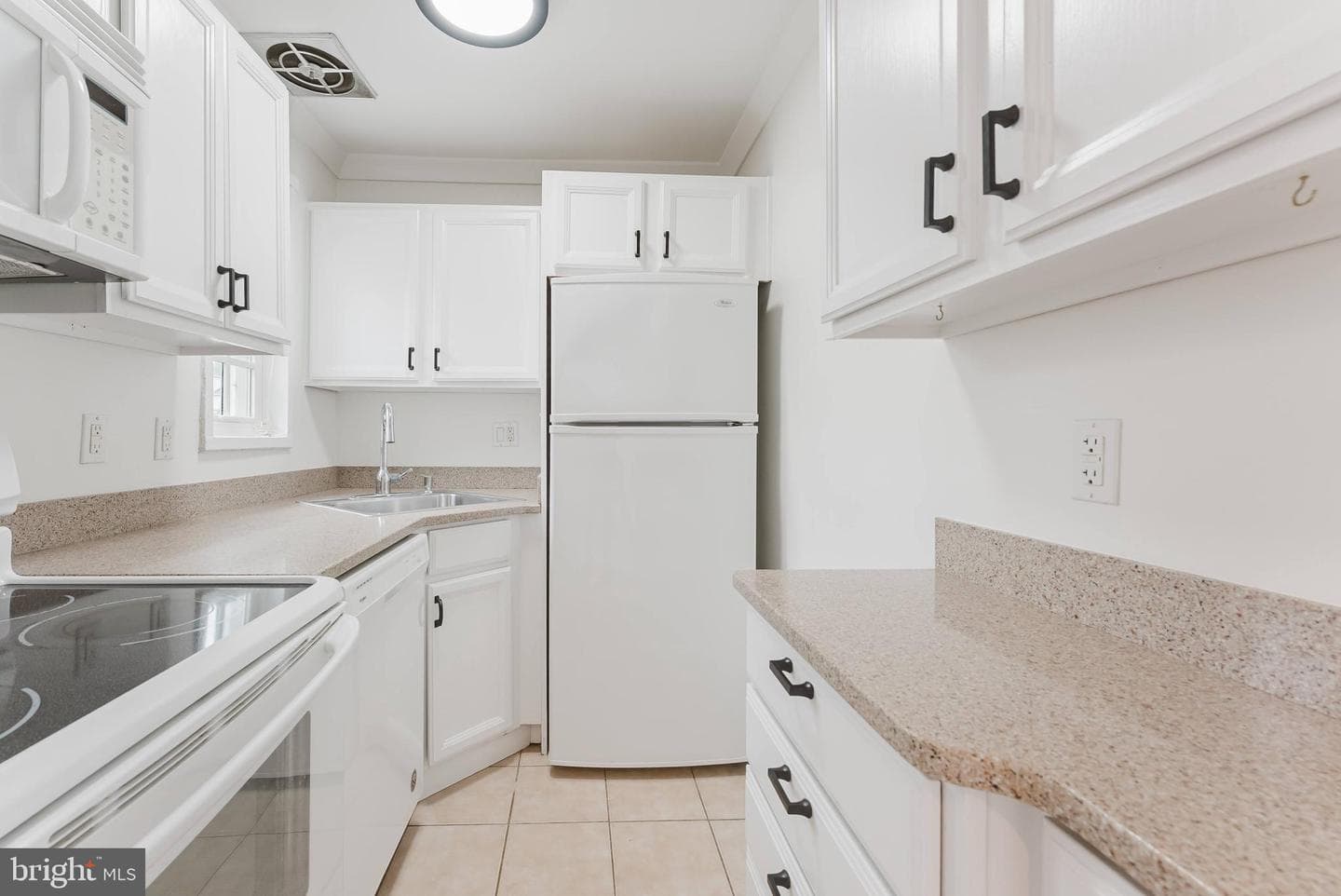 1718 W Abingdon Drive #202 photo 13