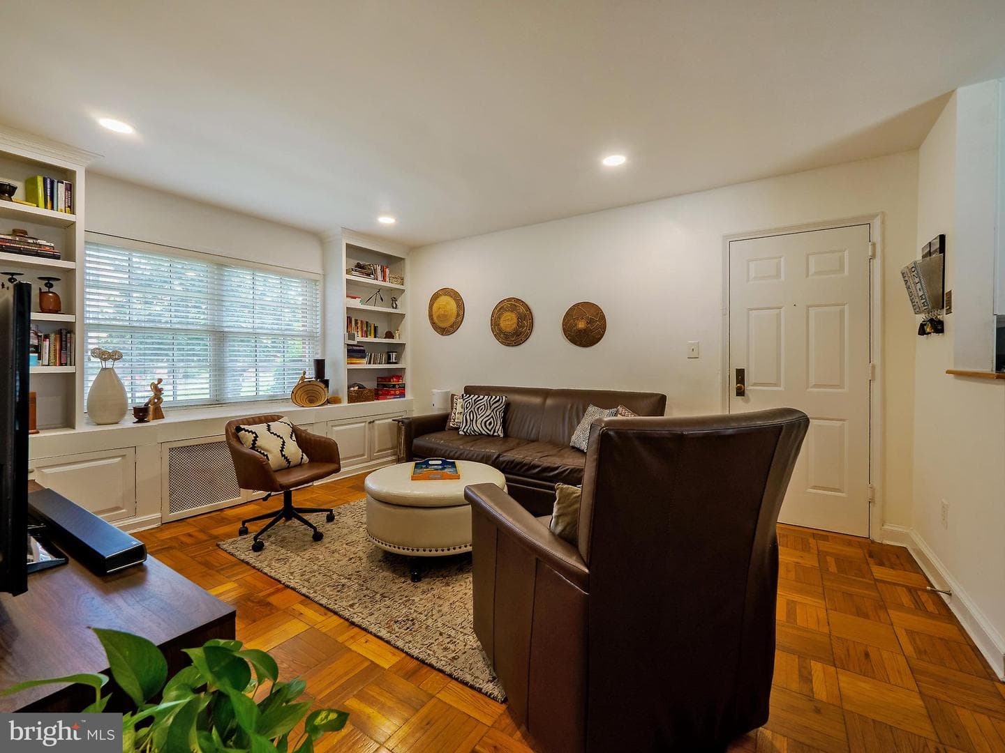 1608 W Abingdon Dr # 102 photo 5