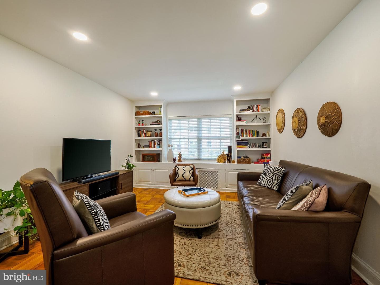 1608 W Abingdon Dr # 102 photo 6