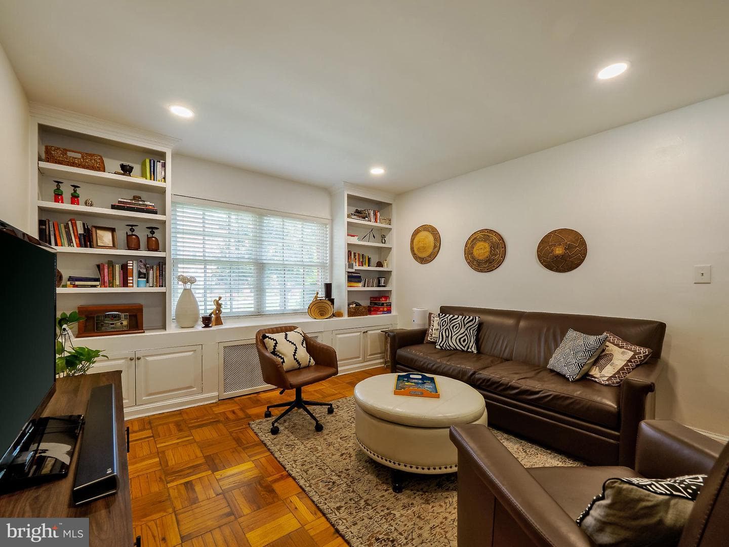 1608 W Abingdon Dr # 102 photo 9