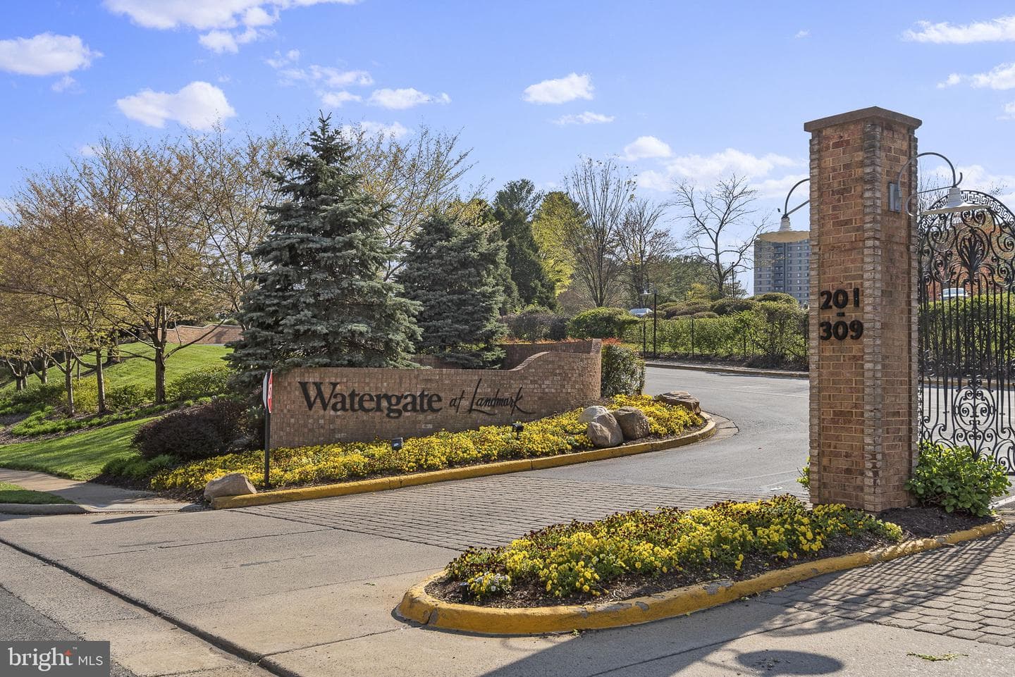 203 Yoakum Pkwy # 410 photo 31