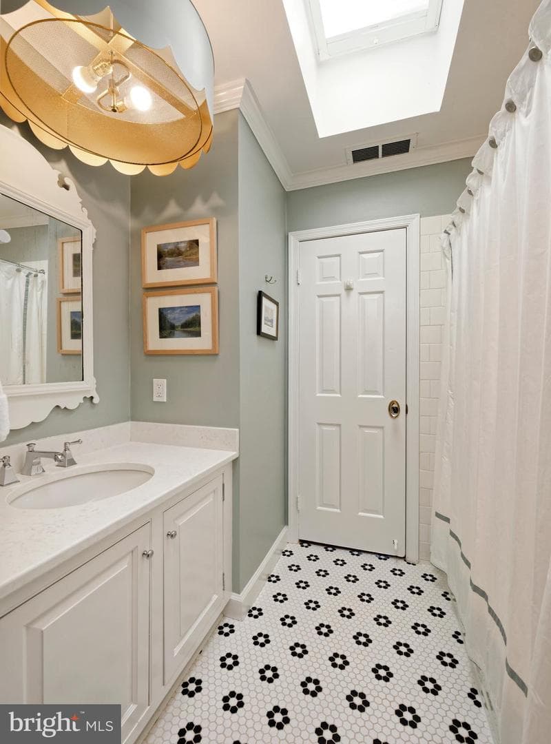 624 S Saint Asaph Street photo 32