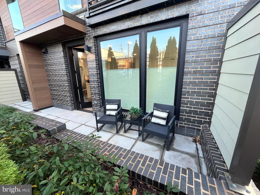 701 N Henry St # 205 photo 5