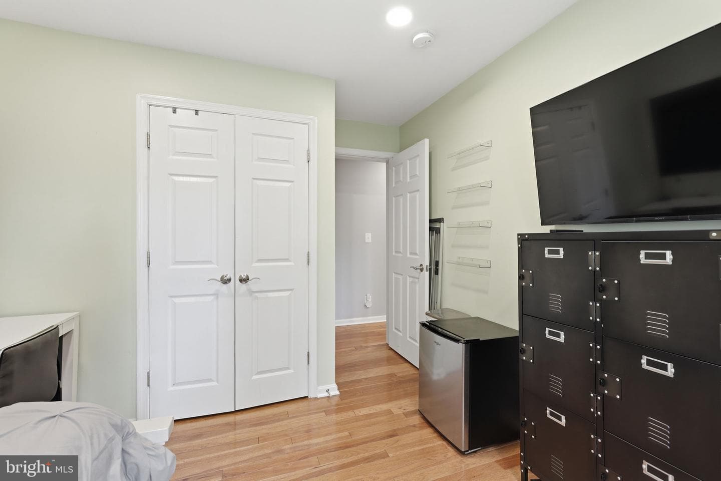 1545 N Van Dorn photo 24