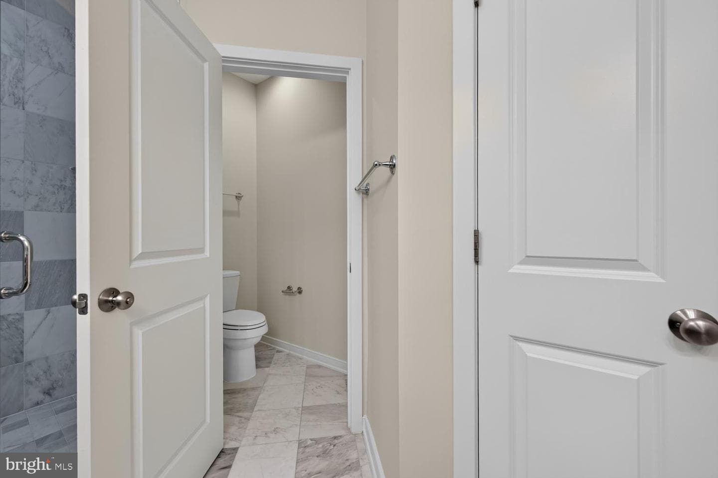 820 N Alfred Street photo 28