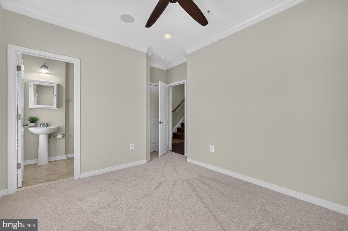 820 N Alfred Street photo 32