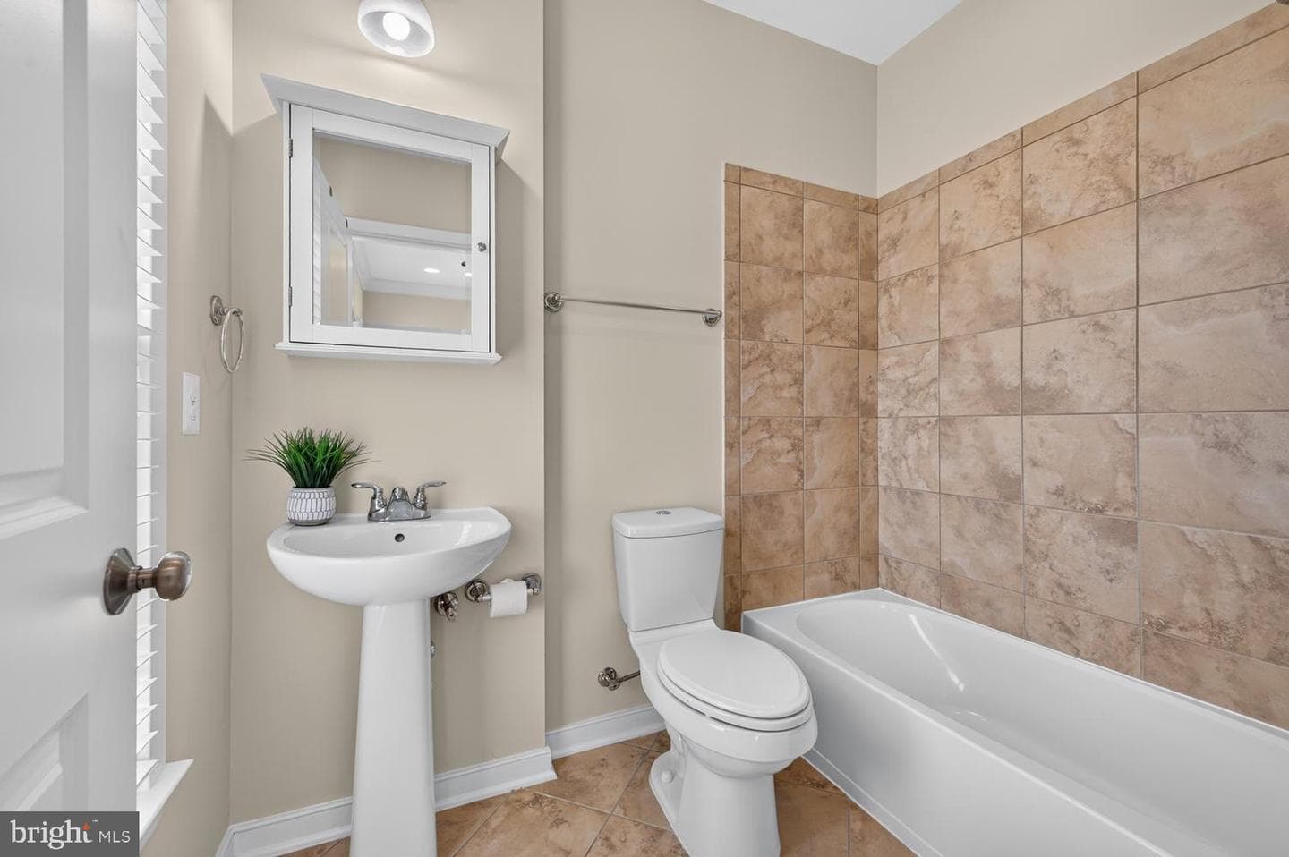 820 N Alfred Street photo 34