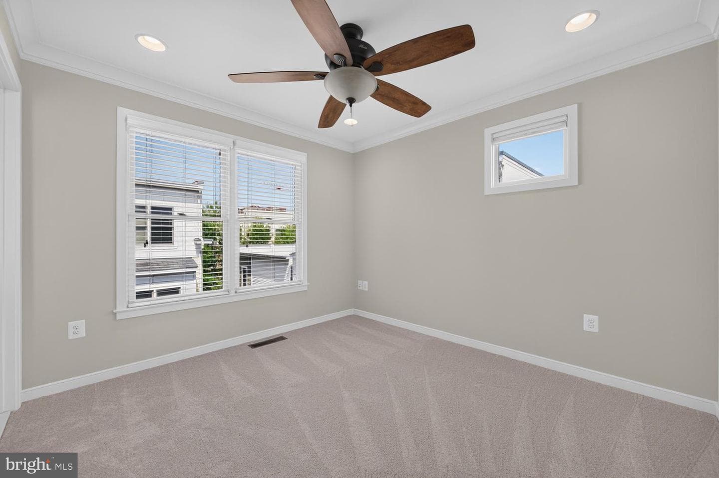 820 N Alfred Street photo 39
