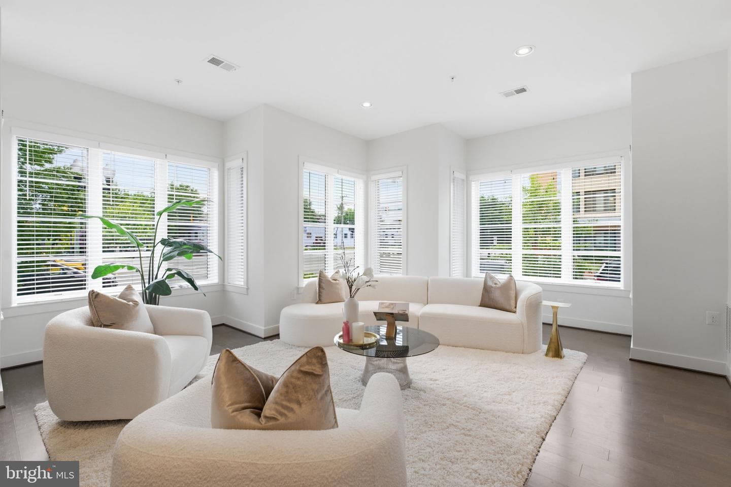 611 Howell photo 7