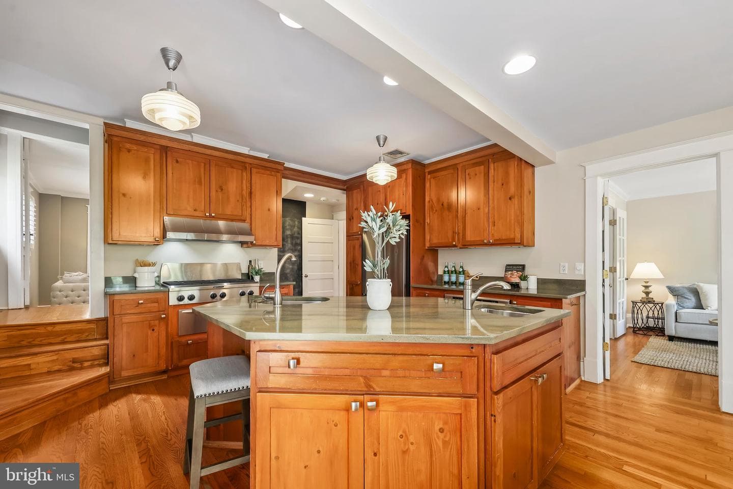 605 Johnston Place photo 19