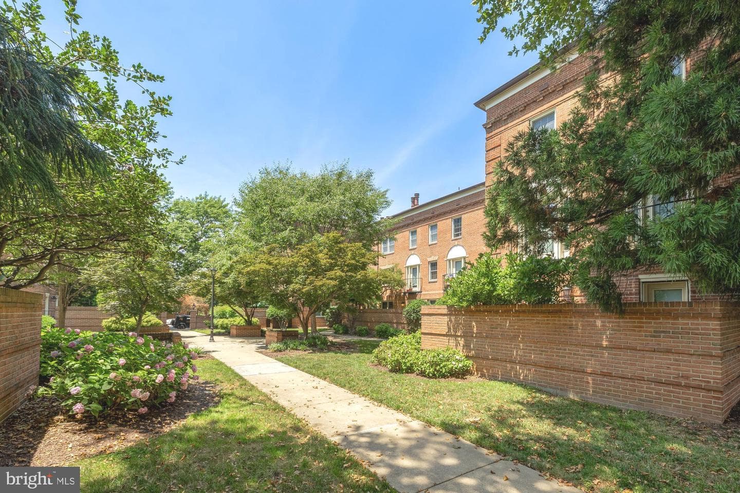 1115 N Pitt Street #2b photo 23