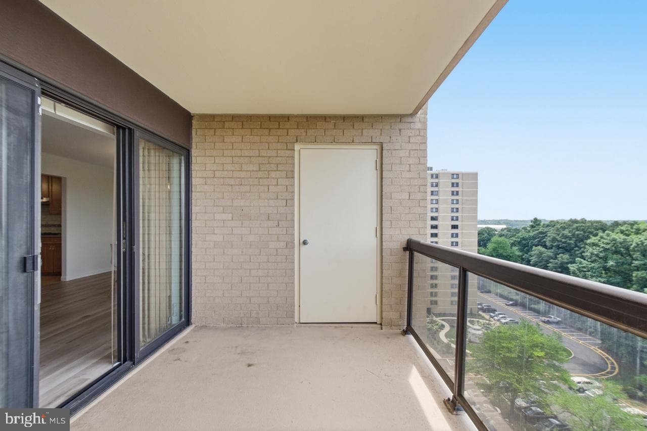 307 Yoakum Parkway #1104 photo 11