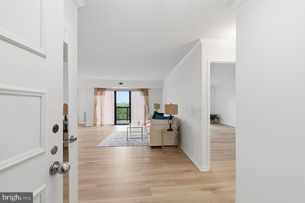 307 Yoakum Parkway #1104 photo 15