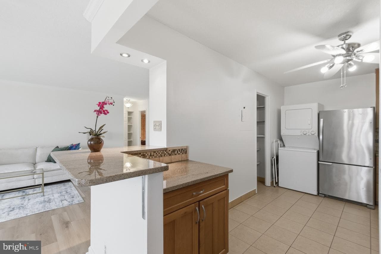 307 Yoakum Parkway #1104 photo 25