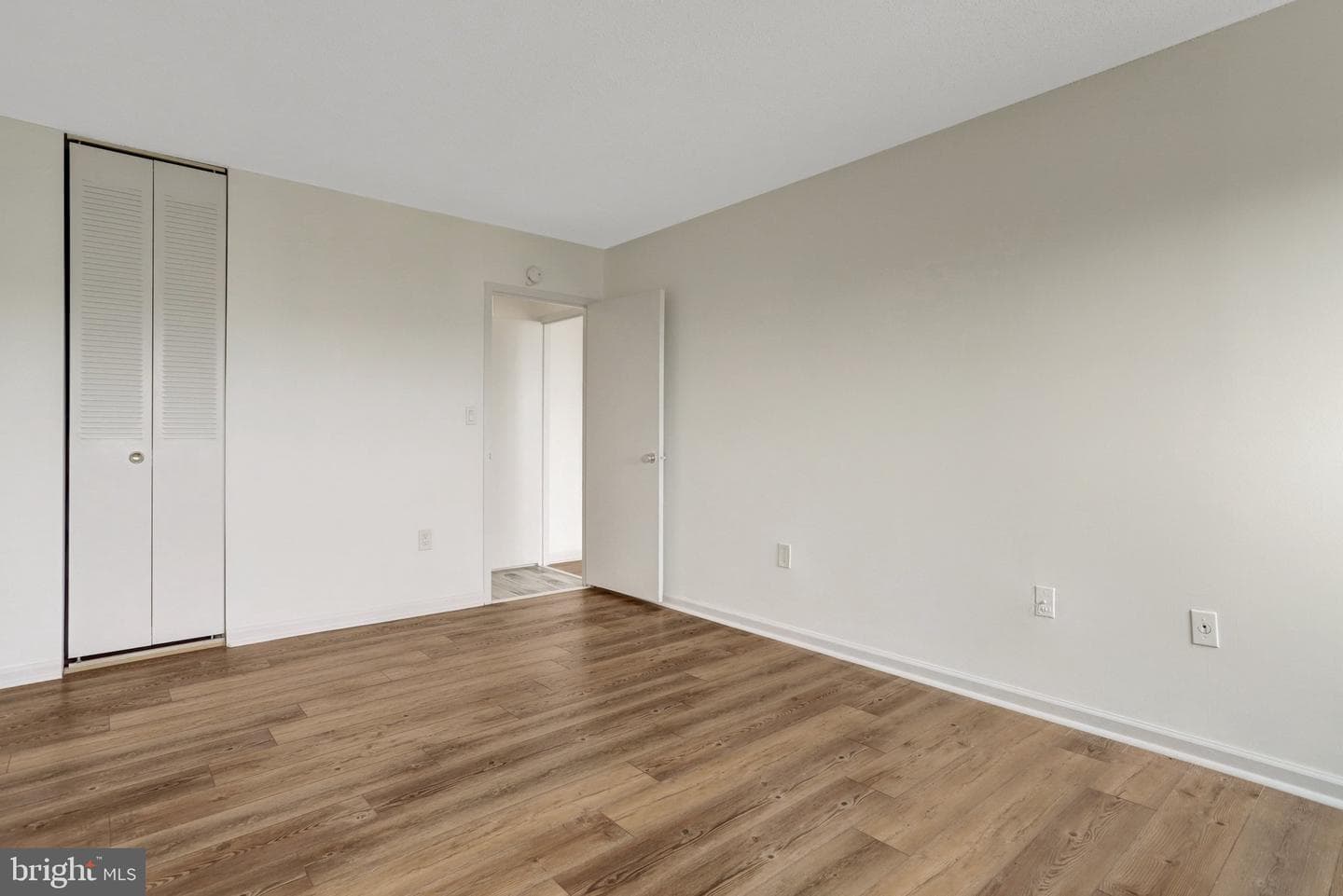 1225 Martha Custis Drive #811 photo 17
