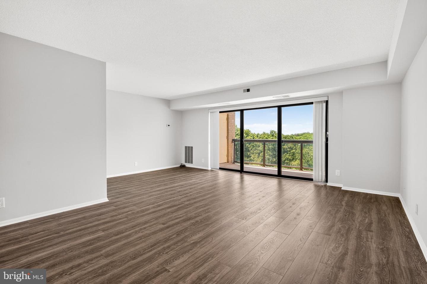 307 Yoakum Parkway #802, Alexandria