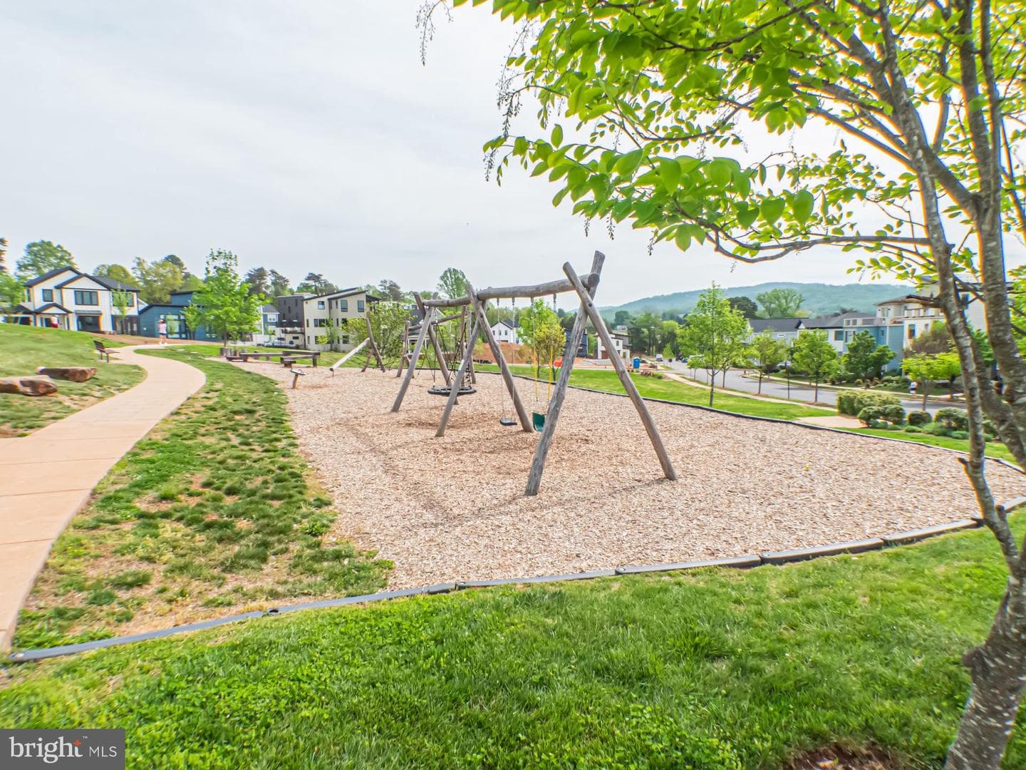 579 Lochlyn Hill Drive photo 42